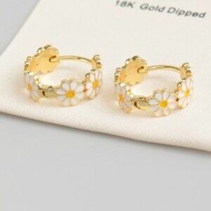 18K GOLD DAISY HOOP EARRINGS
